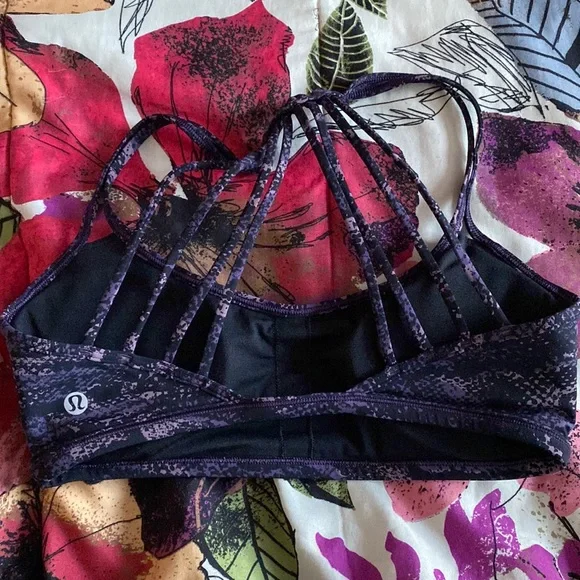 Lululemon Lighten Up Bra - Picture 3 of 5